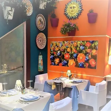 Le Caserie Di Charme Bed & Breakfast 3*